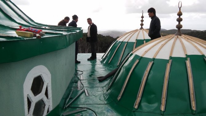Burhaniye’de camilere belediye bakımı devam ediyor