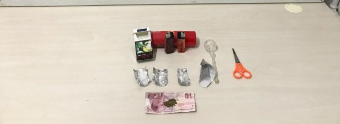 Bursa'nın İnegöl ilçesinde jandarma ekipleri uyuşturucu kullanan şahsı suçüstü yakaladı.