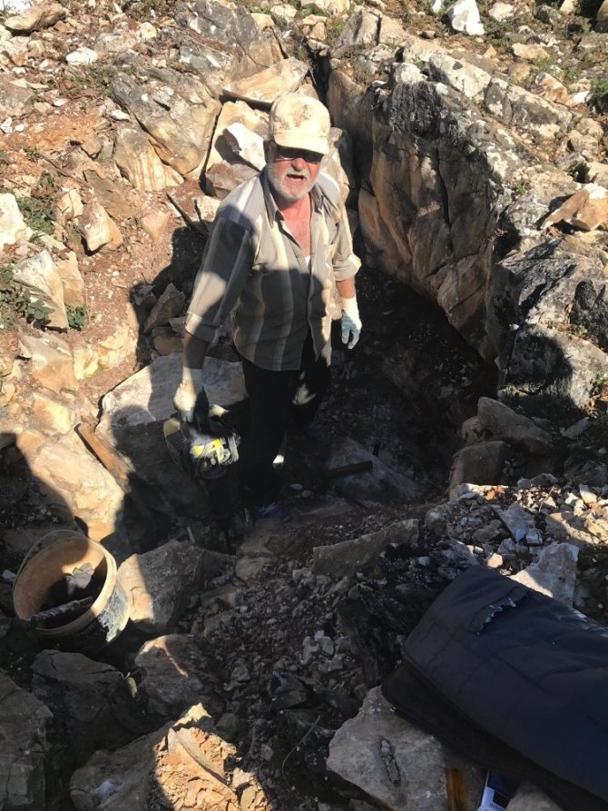 Bursa'nın Orhangazi ilçesinde Jandarma definecilere göz açtırmıyor