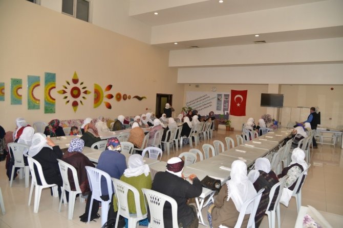 Diyarbakır Büyükşehir Belediyesi yaşlıları yemekte buluşturdu