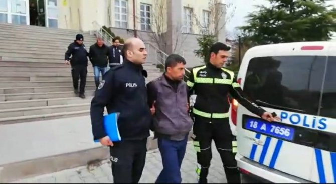 Ilgaz ilçesinde ikametten hırsızlık yapan şahıslar, İlçe Emniyet Müdürlüğü ekiplerince yakalandı.