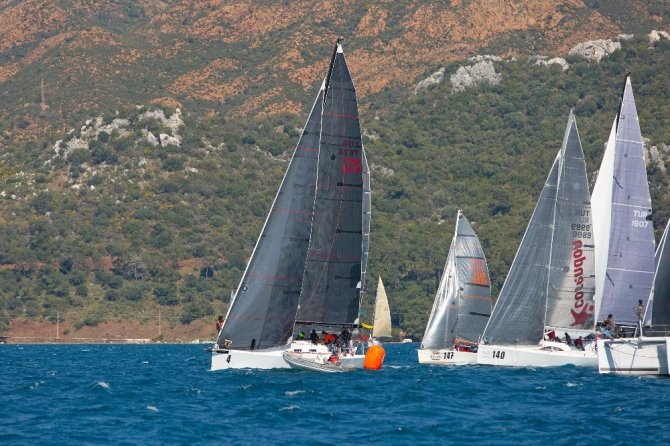 Yaşar Üniversitesi Yelken Topluluğu Yelkende Ege’nin gururu oldu