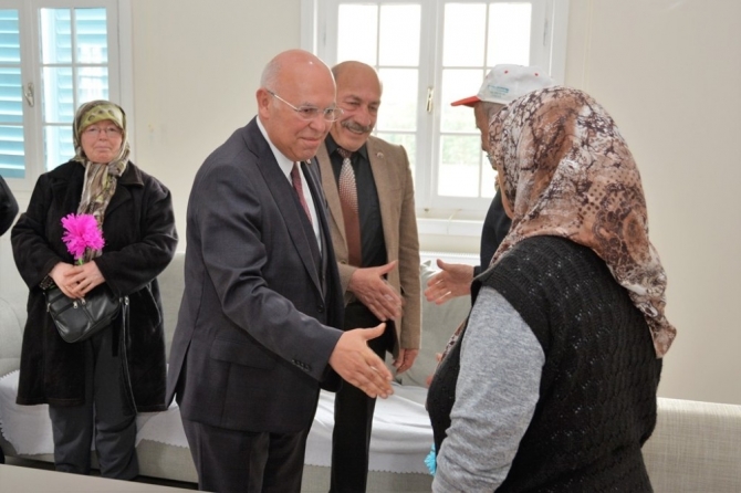 Başkan Eşkinat yaşlıları unutmadı