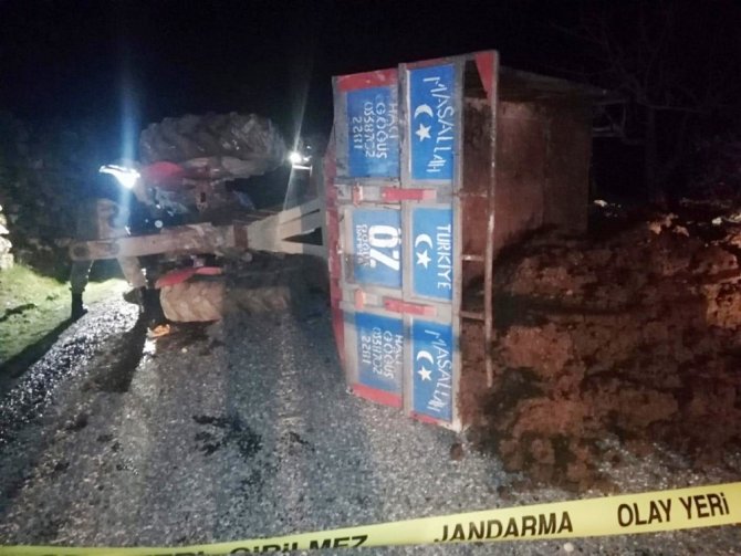 Gaziantep'in Nizip ilçesinde Traktör devrildi: 1 ölü, 1 yaralı