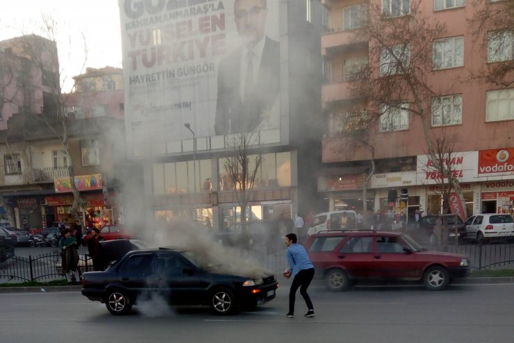 KAHRAMANMARAŞ'ta, Hareket halindeki otomobil alev aldı