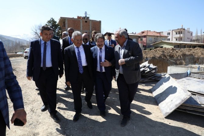 Memduh Büyükkılıç:"Yahyalı Devlet Hastanesi'nin en kısa sürede tamamlanarak hizmete açılacak"