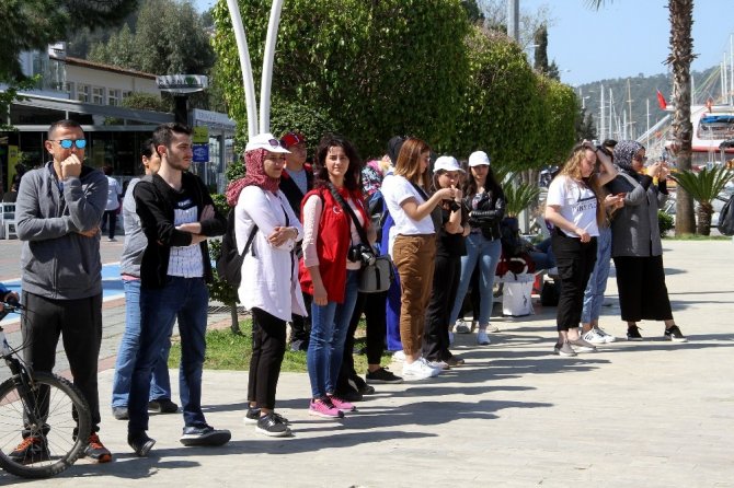 Muğlalı gençler Beşkaza Meydanı'ndan Madde bağımlılığını dikkat çektiler