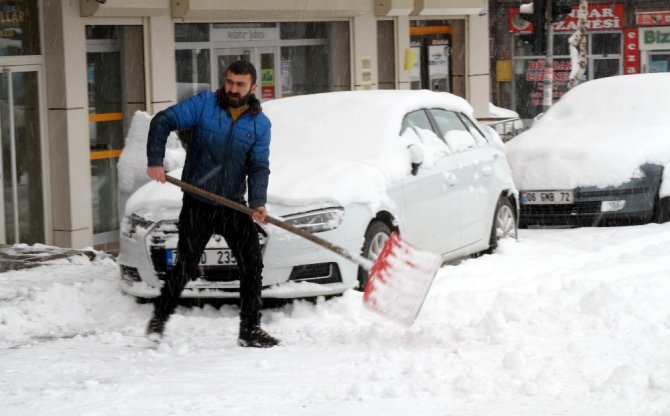 Ardahan’da kar sürprizi "kent beyaza bürüdü"