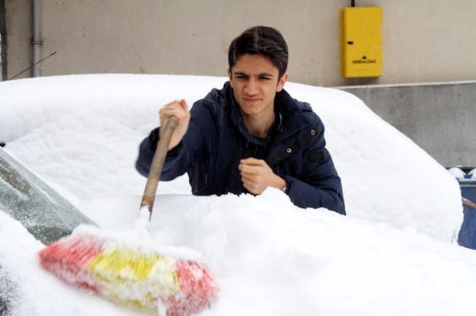 Ardahan’da kar sürprizi "kent beyaza bürüdü"