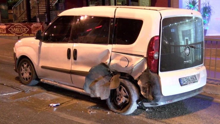 Beylikdüzü'nde sürücüsünün direksiyon hakimiyetini kaybettiği otomobil takla attı.