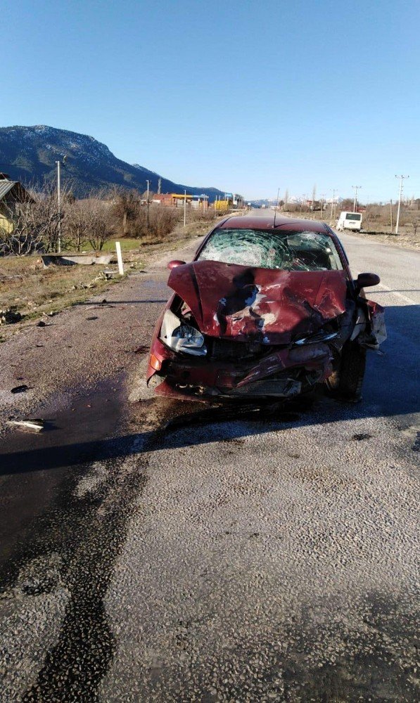 Denizli’de 2 otomobilin çarpışması sonucu trafik kazası: 1 ölü, 1 yaralı