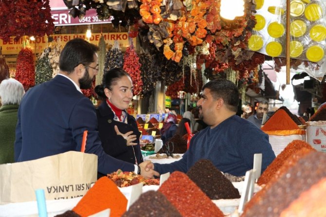 Essum Aslan, Haşimiye, Akarbaşı, Bedesten Çarşısı, Gümrükhan'ı esnafını ziyaret etti