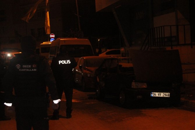 Küçükçekmece Yeşilova Mahallesinde Park halindeki LPG’li araç alev alev yandı