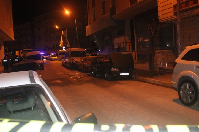 Küçükçekmece Yeşilova Mahallesinde Park halindeki LPG’li araç alev alev yandı