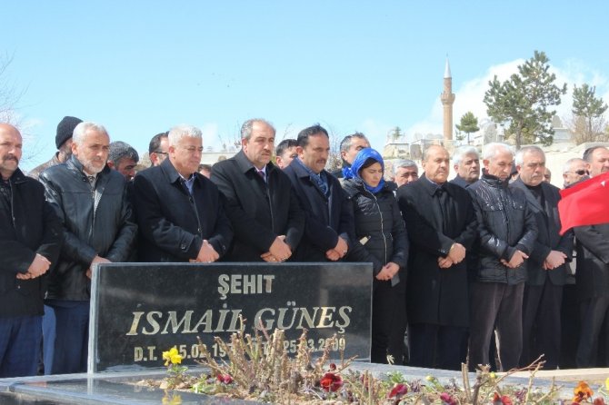 Muhsin Yazıcıoğlu ve arkadaşları Sivas'taki mezarlarının başında anıldı.