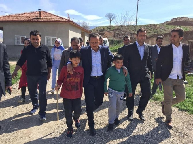 Mustafa Kırteke Akçadağ ilçesine bağlı Esenbey Polat Uşağı Mahallesini ziyaret etti