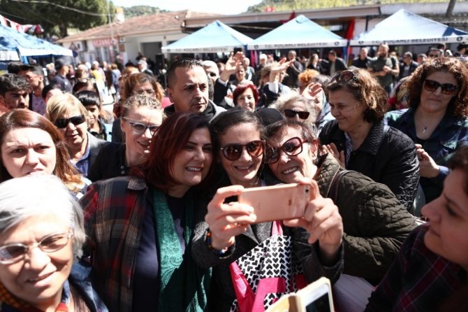 Özlem Çerçioğlu, Çakırbeyli Köy Pazarı'nı ziyaret ederek vatandaşlarla buluştu