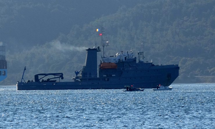 ROMANYA Donanması'na ait, mayın arama gemisi, Çanakkale Boğazı'ndan geçti