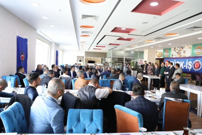 Başkan Memduh Büyükkılıç, belediyelerin 24 saat esasına göre çalıştığını belirtti