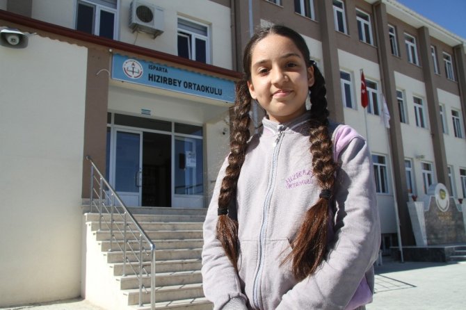 Arkadaşına bisiklet alabilmek için katıldığı resim yarışmasında amacına ulaştı, herkesi duygulandırdı