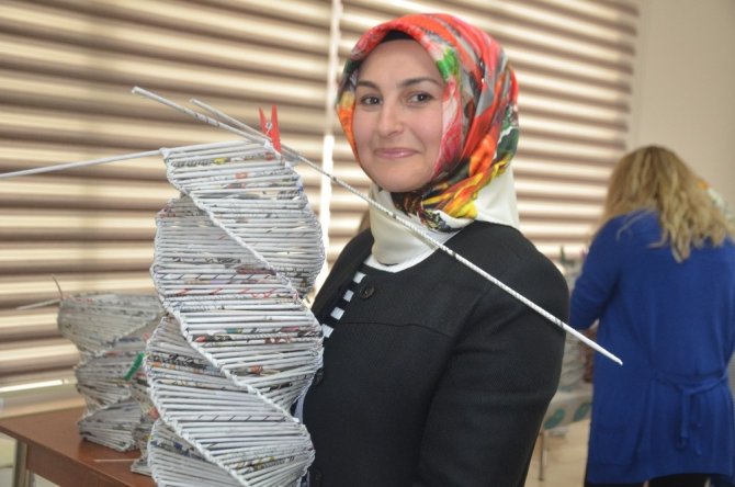 Bilecikli kadınlar vazodan, süs eşyasına bir çok ürün yapıyorlar.