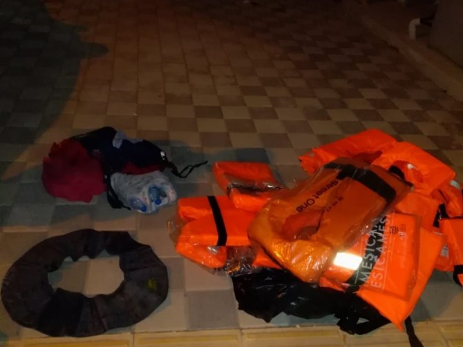 Yunanistan'ın Midilli Adası'na kaçma hazırlığındaki 34 mülteci yakalandı.