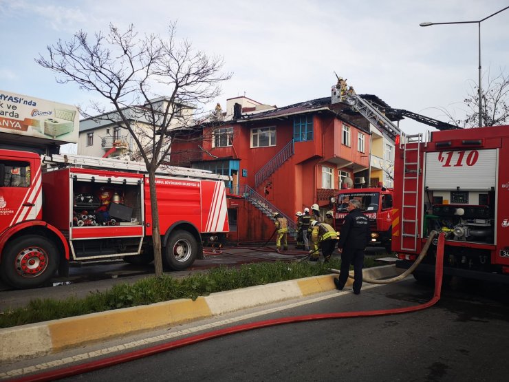 İstanbul Pendik Şifa Mahallesinde Yangın Meydana Geldi