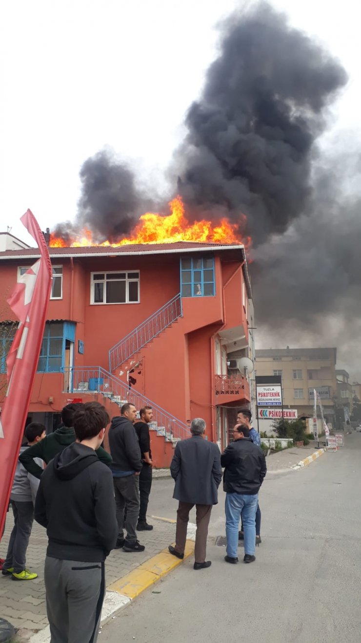İstanbul Pendik Şifa Mahallesinde Yangın Meydana Geldi