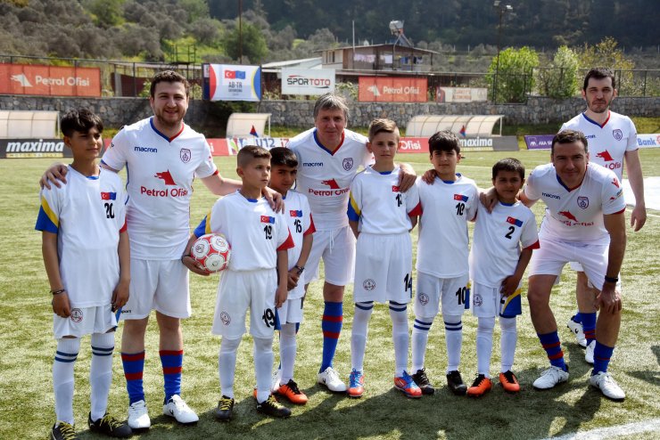 Büyükelçi Berger, Uluslararası U12 İzmir Cup'ın açılışına katıldı