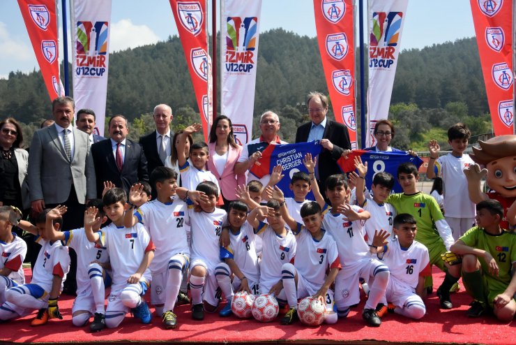 Büyükelçi Berger, Uluslararası U12 İzmir Cup'ın açılışına katıldı