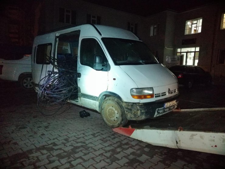 Kahramanmaraş'da Kablo Çalan Hırsızlar Suçüstü Yakalandı