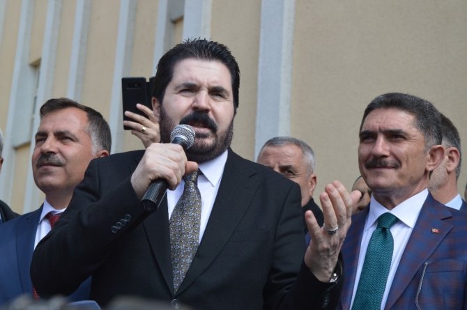 Ağrı Belediye Başkanı Sayan: "Mahallenizde çalışan gariban çöpçülere kızmayın, gelin bana kızın’’