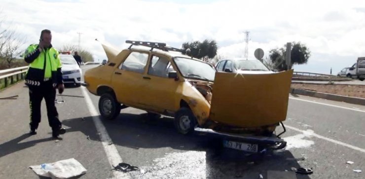 Şanlıurfa'da minibüs ile otomobil çarpıştı: 6 yaralı