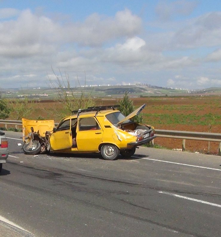 Şanlıurfa'da minibüs ile otomobil çarpıştı: 6 yaralı