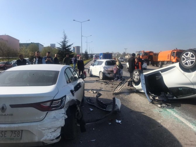 Samsun’da zincirleme kaza 4 araç birbirine girdi