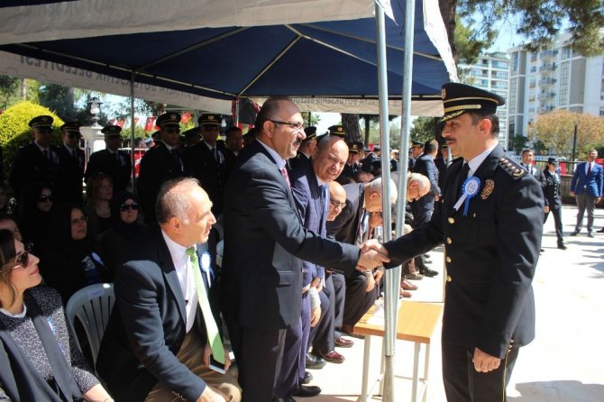 Şehitlikte duygusal anlar