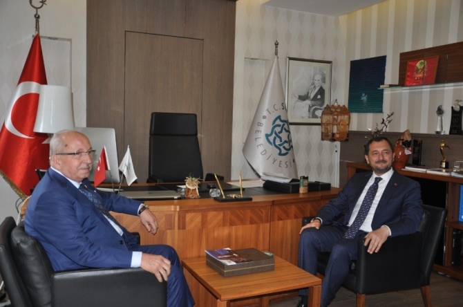 AK Partili Başkan ile CHP’li Başkan birlikte basınla buluştu