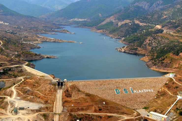 MERSİN'in Anamur ilçesindeki Alaköprü Barajı'nın kapakları açıldı