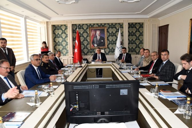 Vali Aykut Pekmez Başkanlığında Bağımlılıkla mücadele toplantısı yapıldı