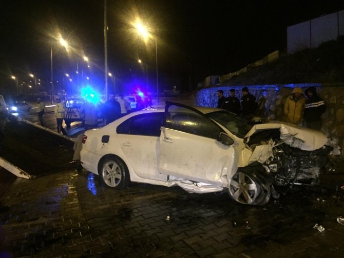 Niğde'de kavşağa hızlı giren sürücü kaza yaptı! 4 yaralı var