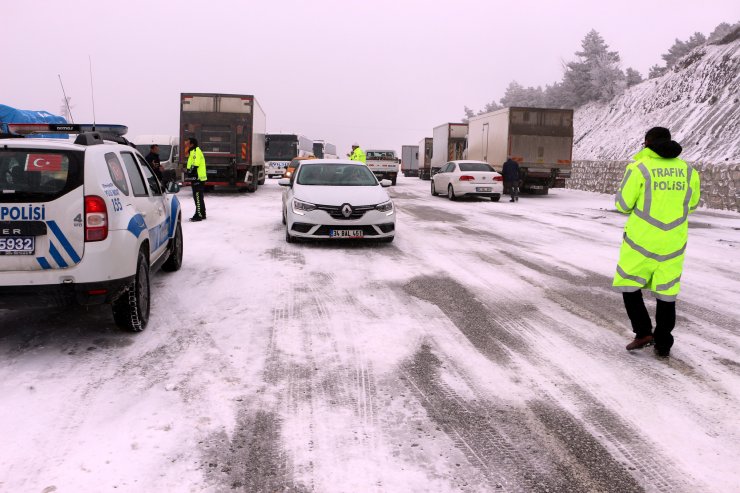 Nisan ayındaki kar yaşığı Tokat'ta ulaşımı aksattı