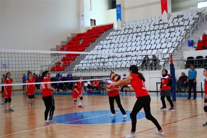 Erzincan'da Okul Sporlarının faaliyetleri aralıksız olarak devam ediyor