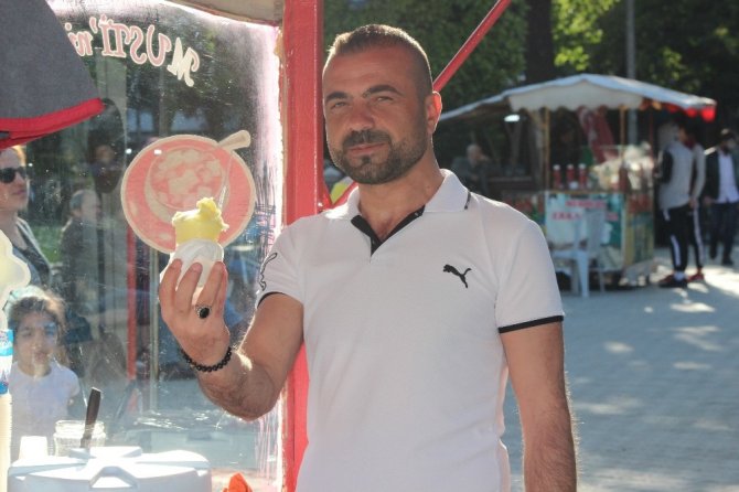 Hatay’ın serinleten lezzeti: Limon dondurması tezgahlarda yerini aldı