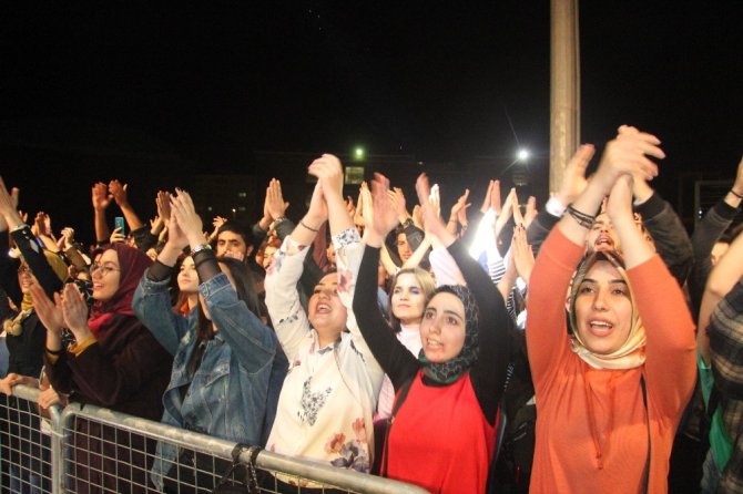 Ünlü şarkıcı Murat Kekilli Kilis’i salladı