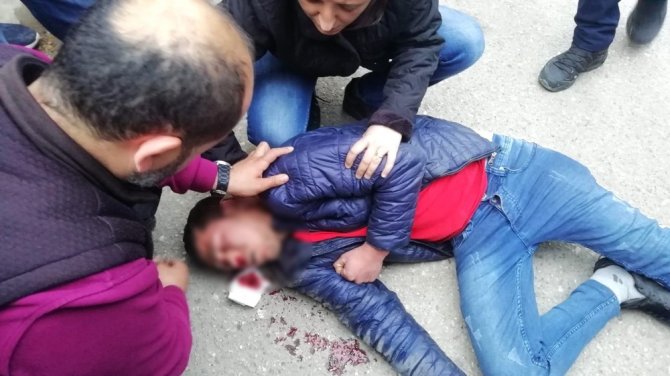 Adıyaman'ın Gölbaşı İlçesinde Otomobil ile motosiklet çarpıştı