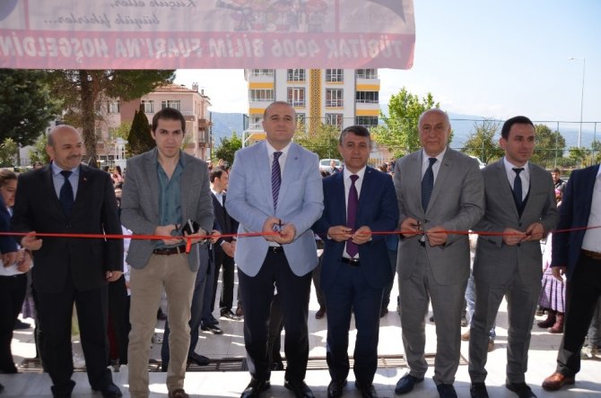 Kargı'da, Atatürk İlkokulu öğrencilerinin projelerinin sergilendiği "TÜBİTAK 4006 bilim fuarı" açıldı.