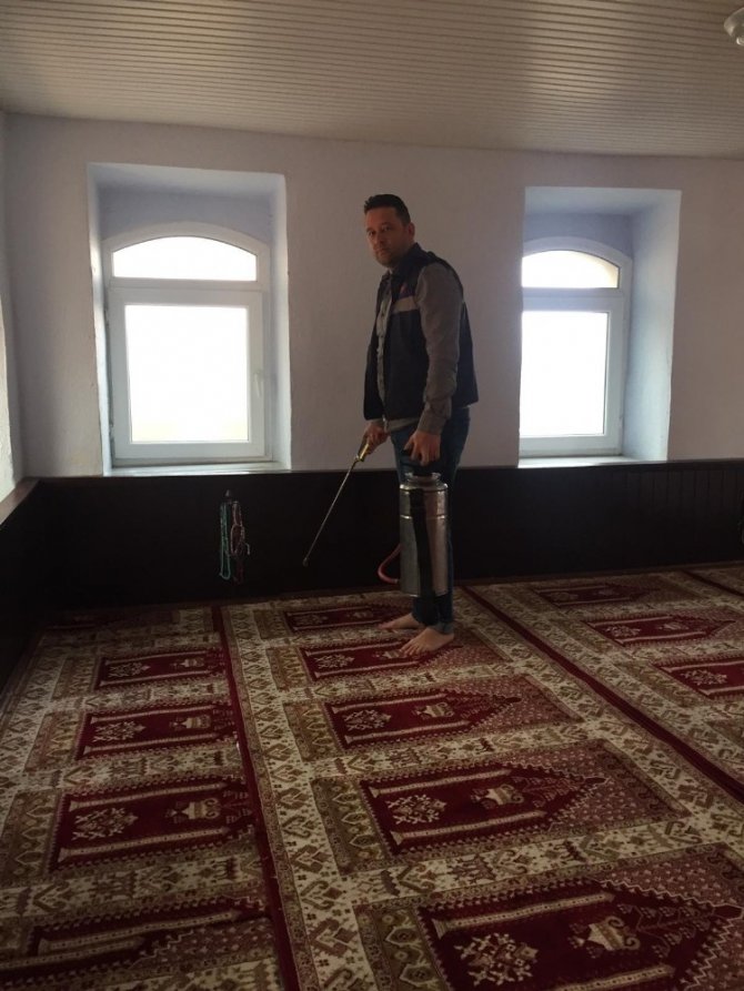 Orhangazi Belediyesinden ramazan öncesi Camilerde ramazan temizliği