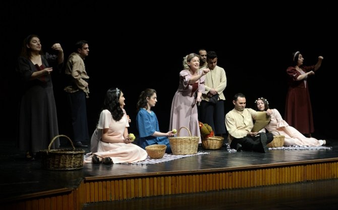 Osmangazi Belediyesi tarafından düzenlenen tiyatro festivai başladı