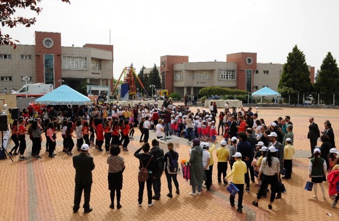 Adnan Menderes Üniversitesinde Çocuk şenliği renkli görüntülere sahne oldu