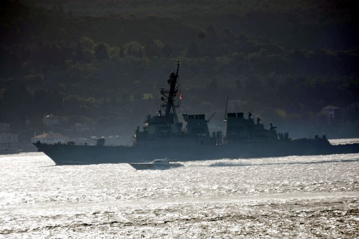 ABD Deniz Kuvvetleri'ne ait savaş gemisi 'USS Ross' Çanakkale Boğazı’ndan geçti